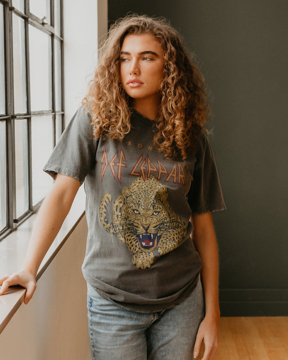 DEF LEPPARD - SUNKISSED BOYFRIEND T-SHIRT 2