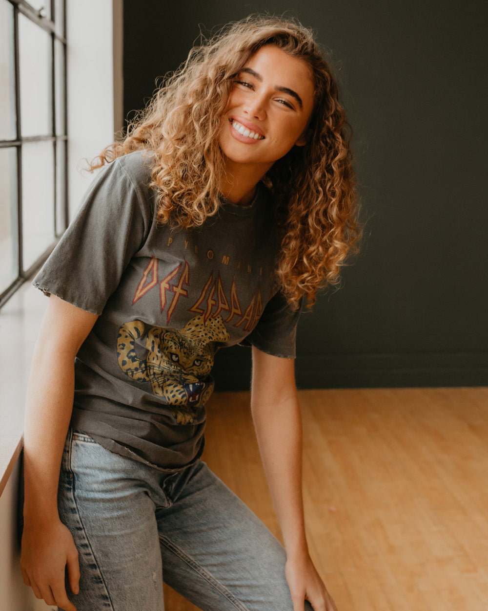 DEF LEPPARD - SUNKISSED BOYFRIEND T-SHIRT 6