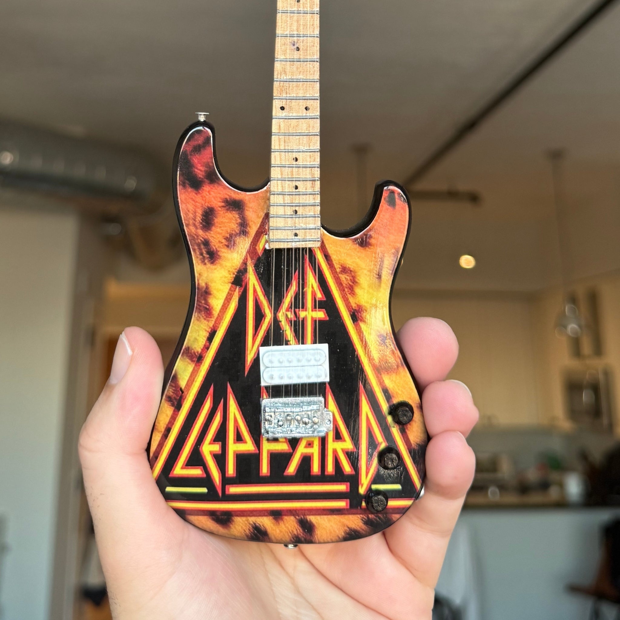 DEF LEPPARD - FULL SET OF 6 MINI GUITARS