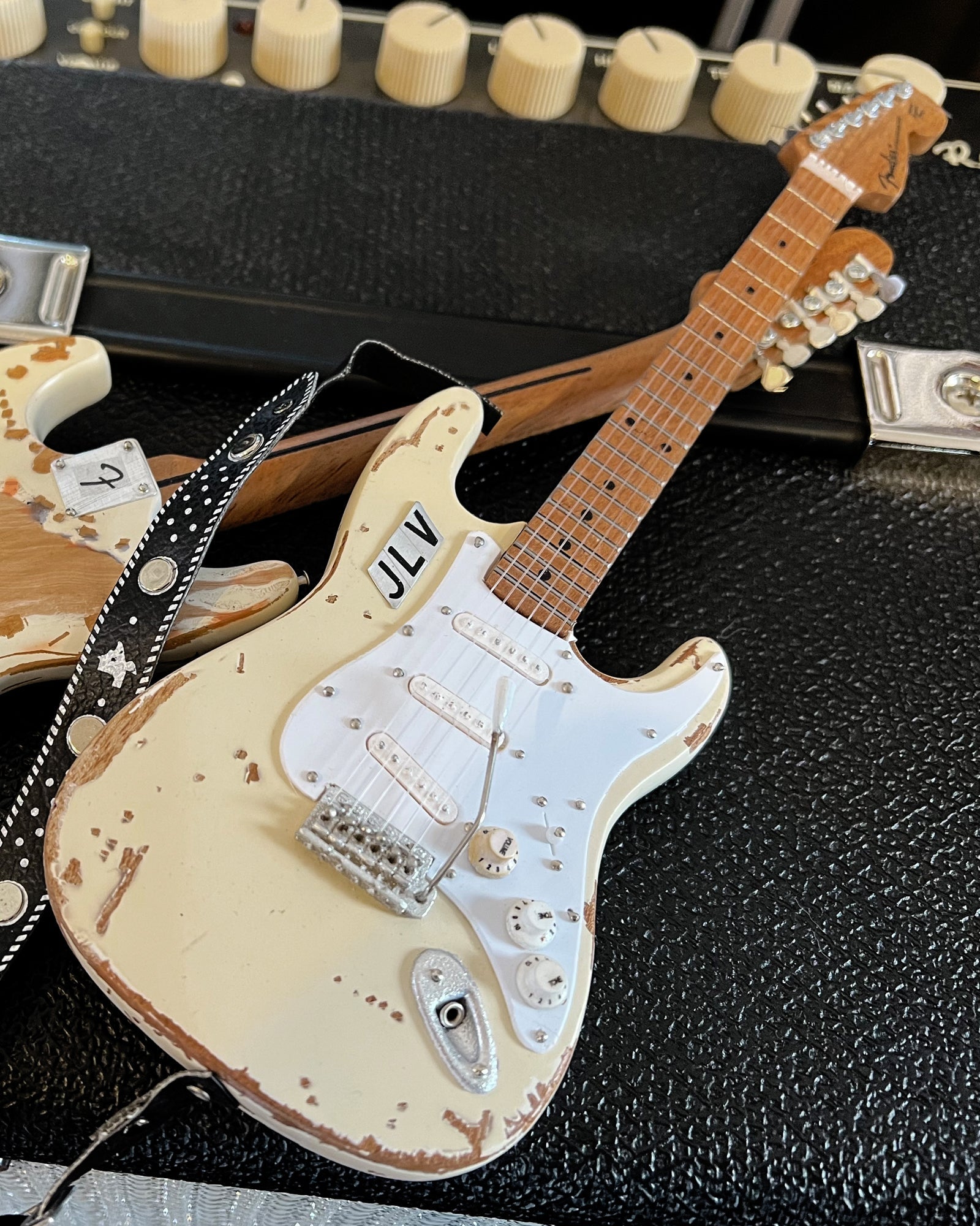 JIMMIE VAUGHAN - SIGNATURE VINTAGE FENDER™ STRAT™ - MINI GUITAR