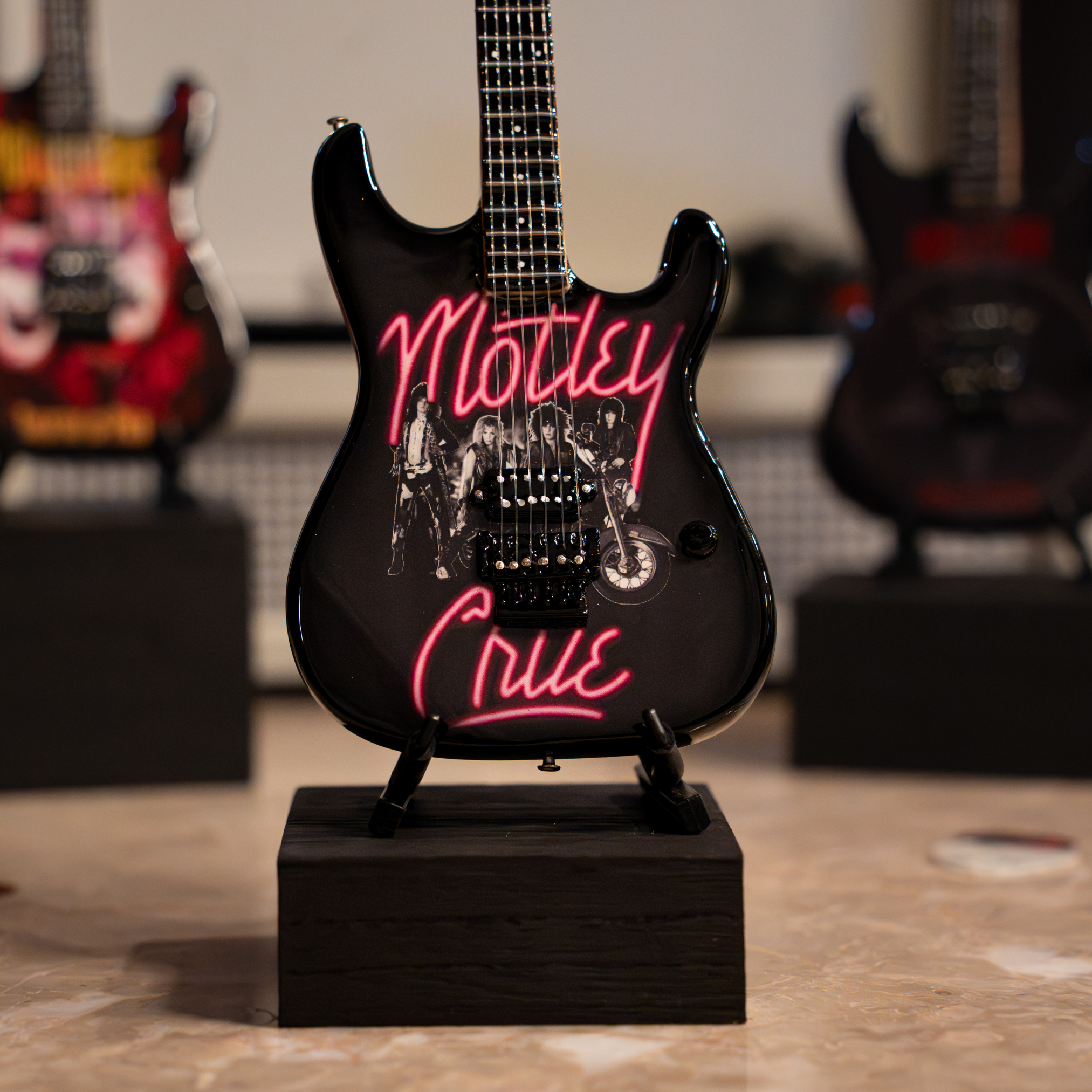 MOTLEY CRUE - GIRLS GIRLS GIRLS - MINI GUITAR