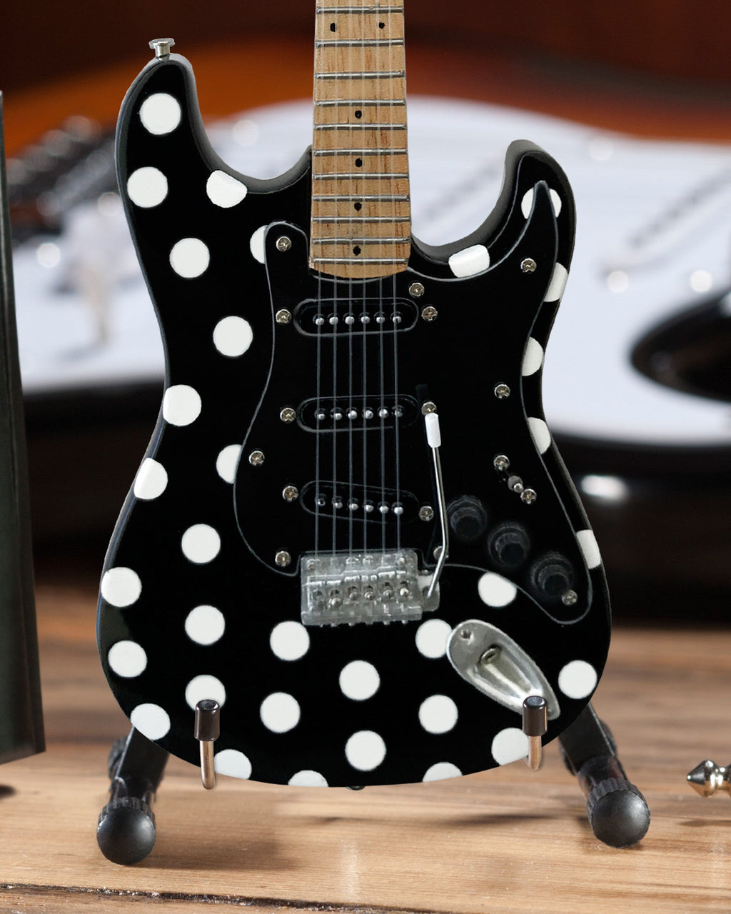 BUDDY GUY - FENDER™ STRAT™ ACABADO DE LUNARES - MINI GUITARRA