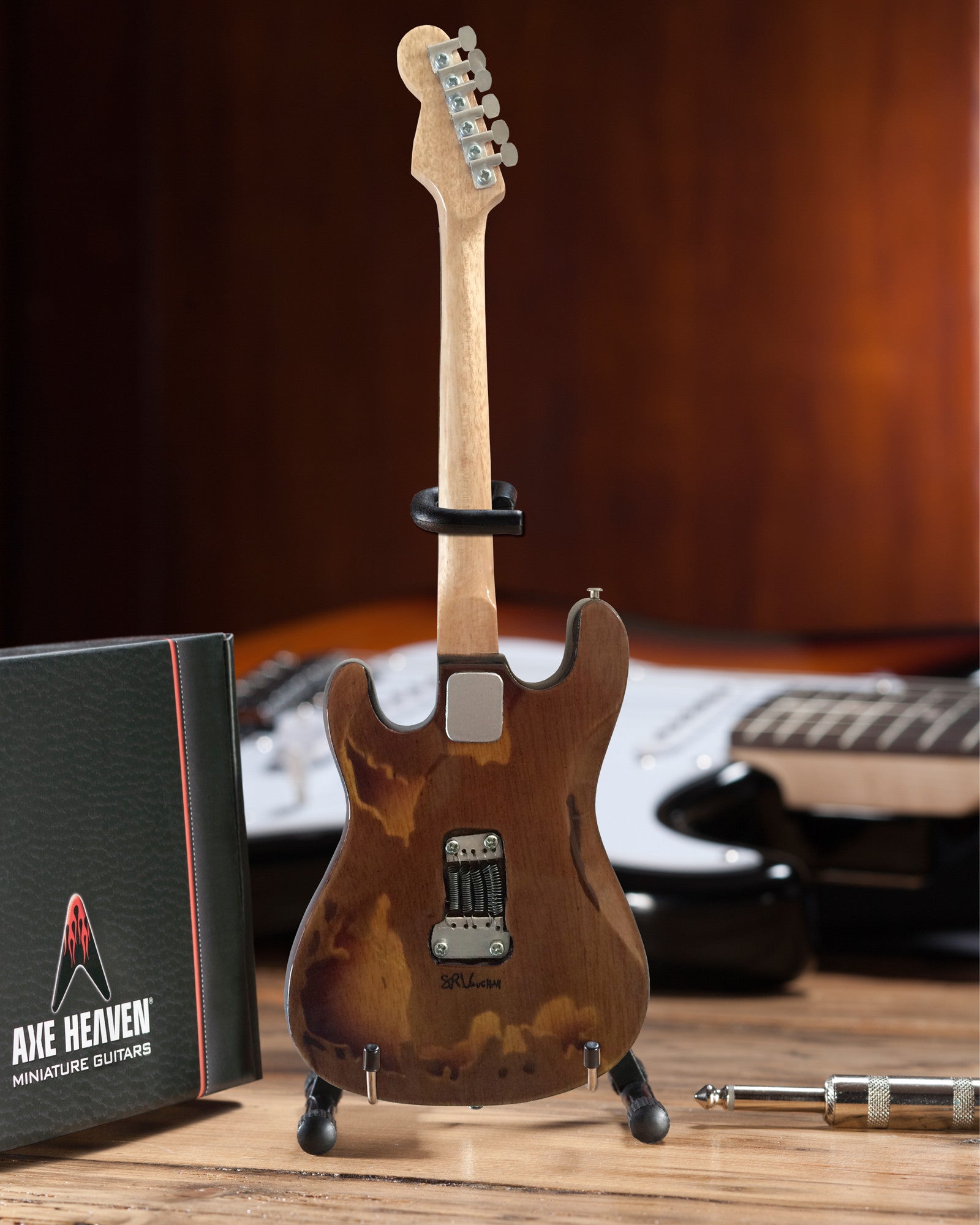STEVIE RAY VAUGHAN - FENDER™ STRAT™ PERSONALIZADA Y DESGASTADA - MINI GUITARRA