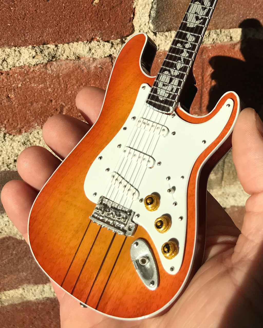 STEVIE RAY VAUGHAN - SIGNATURE HAMILTONE - MINI GUITAR