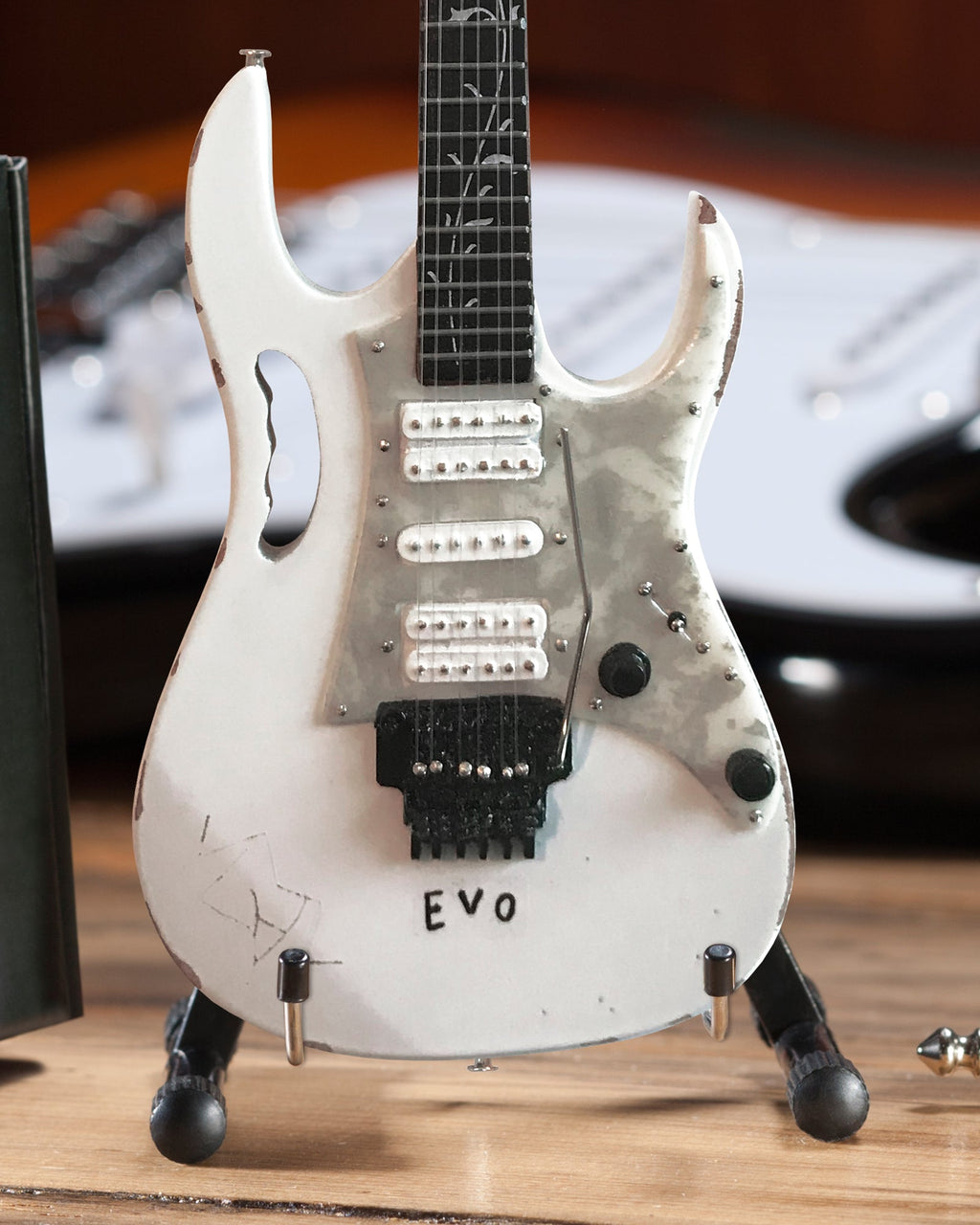 STEVE VAI - VINTAGE IBANEZ JEM EVO - MINI GUITAR