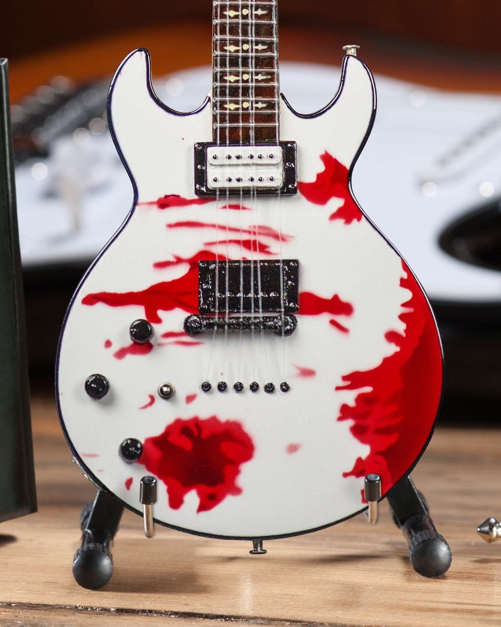 Réplica de mini guitarra Schecter de Zacky Vengeance Blood Splat con licencia oficial - Avenged Sevenfold