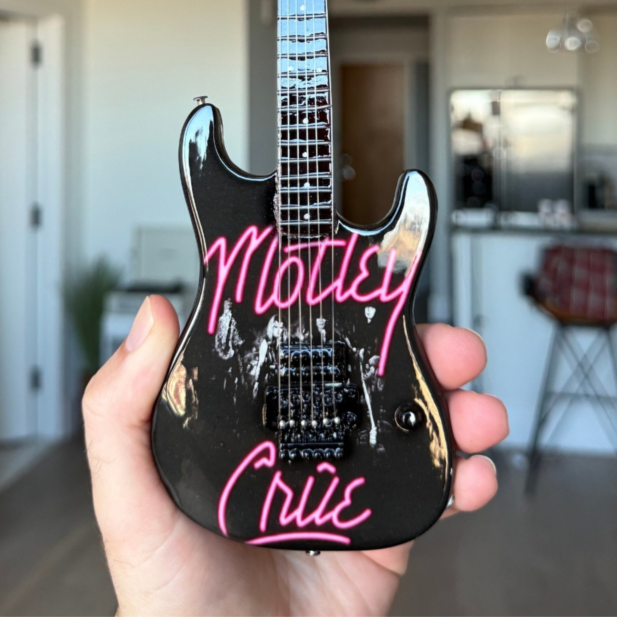 MOTLEY CRUE - SET OF 4 MINI GUITARS