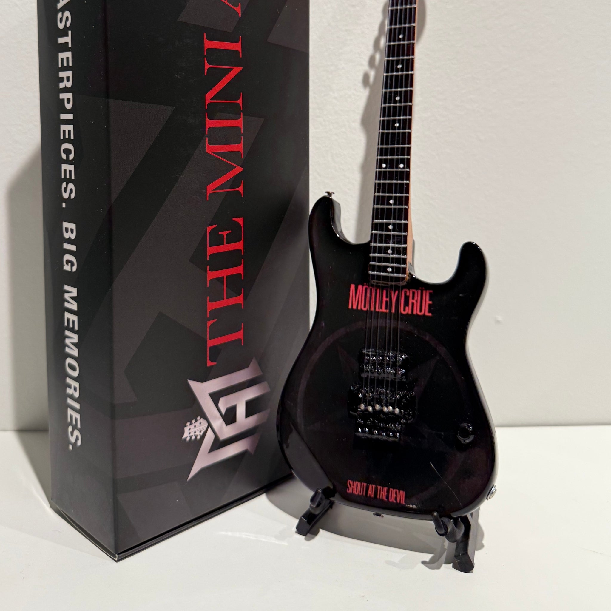 MOTLEY CRUE - SET OF 4 MINI GUITARS
