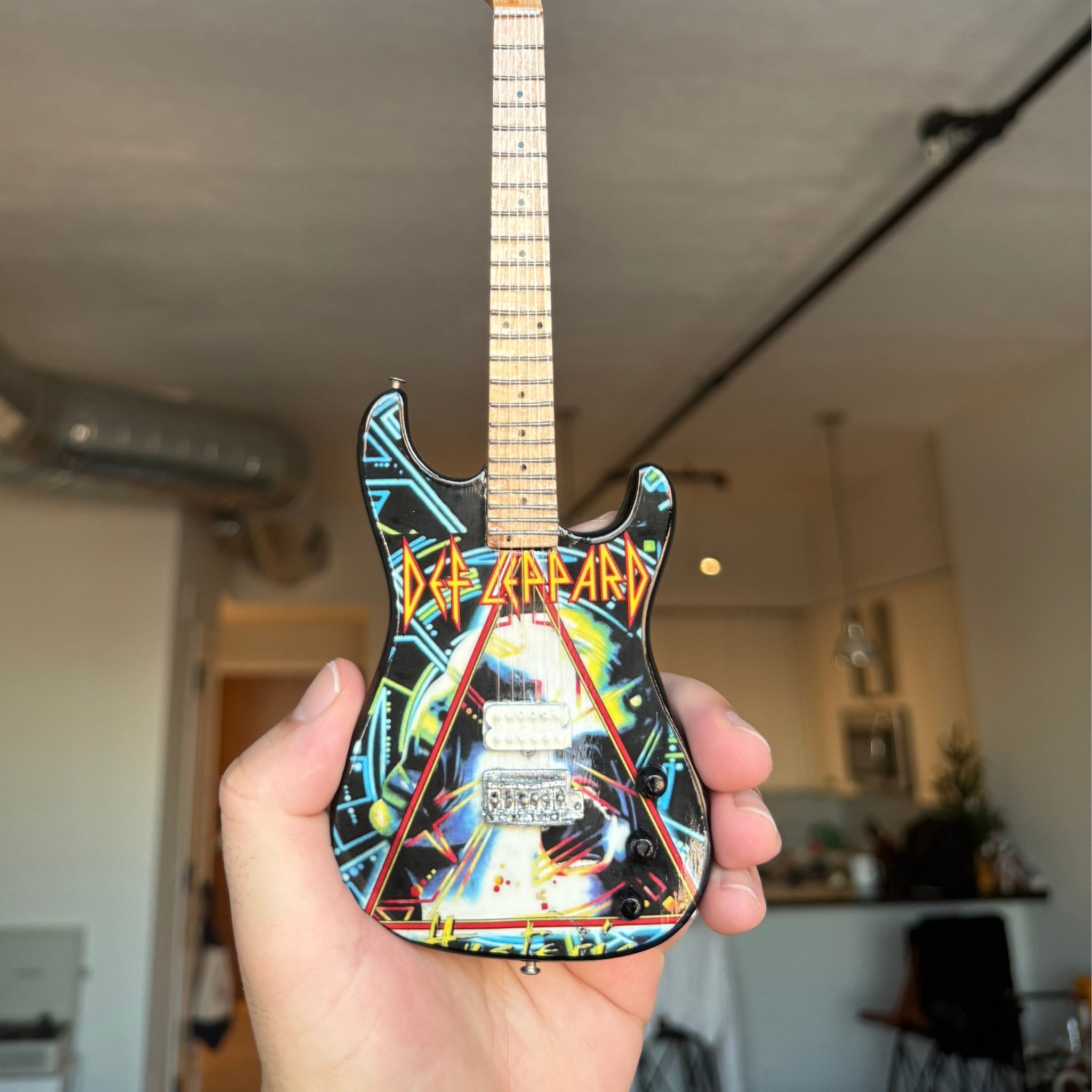 DEF LEPPARD - FULL SET OF 6 MINI GUITARS