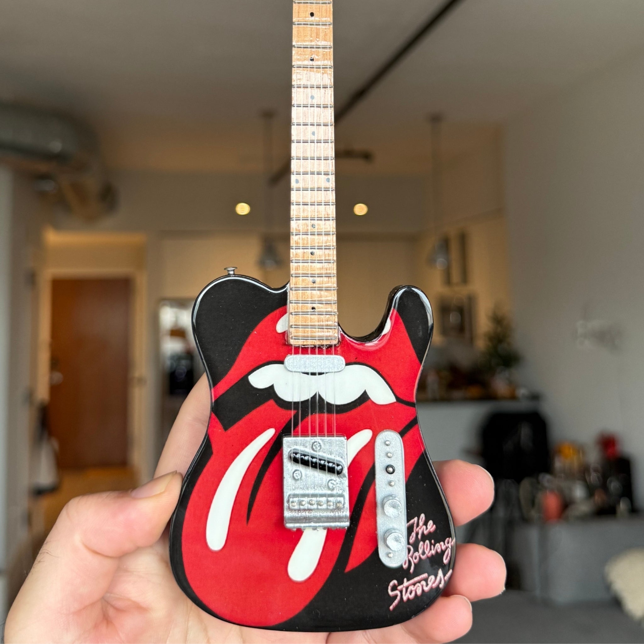 THE ROLLING STONES - TONGUE AND LIPS - MINI GUITAR