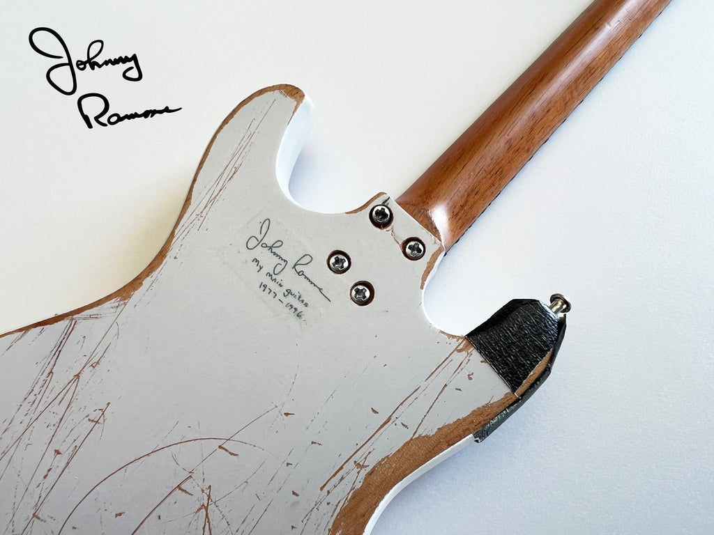 JOHNNY RAMONE - GUITARRA MINI DE LA FIRMA MOSRITE VENTURES 2 DE 1965