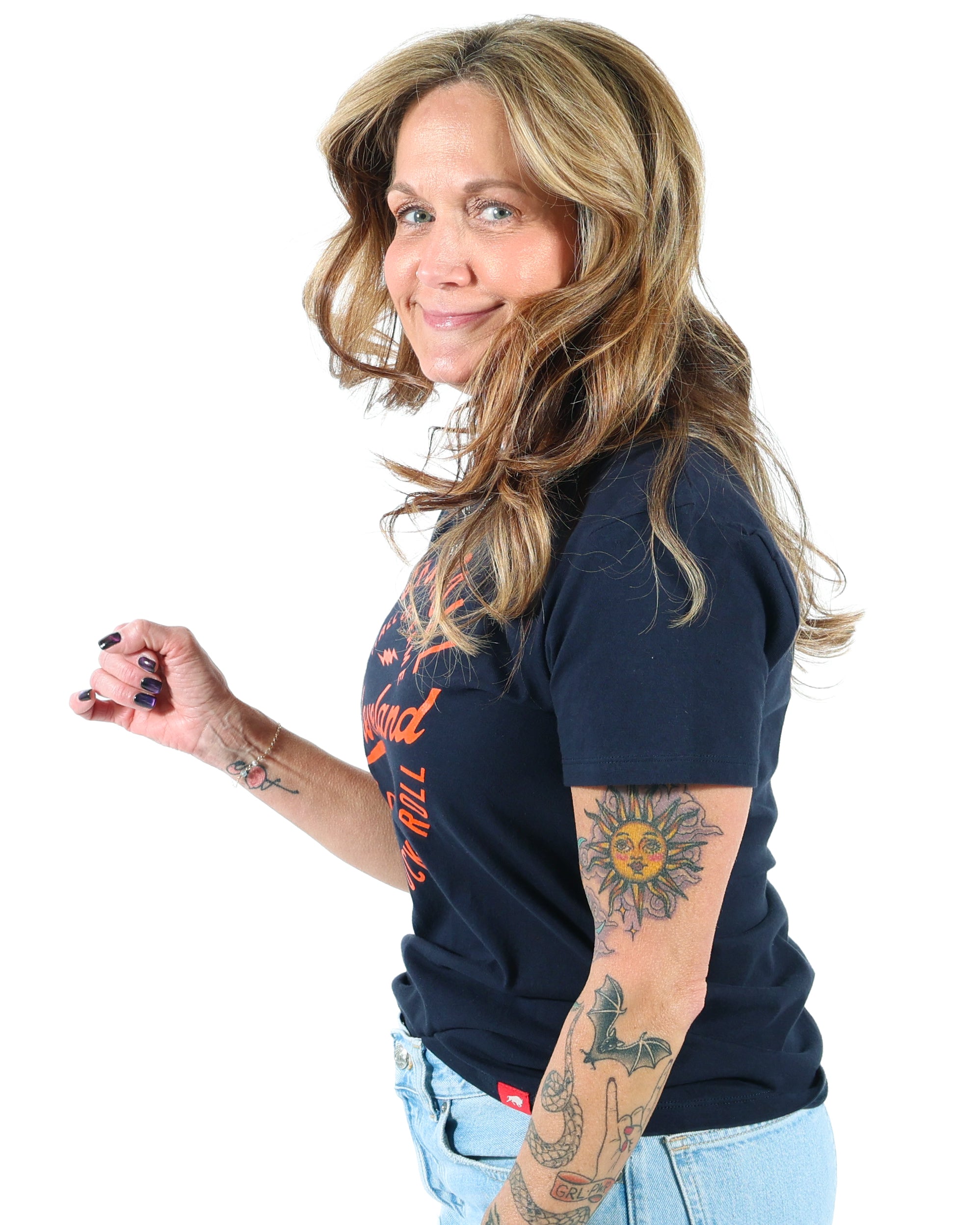 CAMISETA AJUSTADA AZUL MARINO CON GUIÓN DEL ROCK HALL CLEVELAND