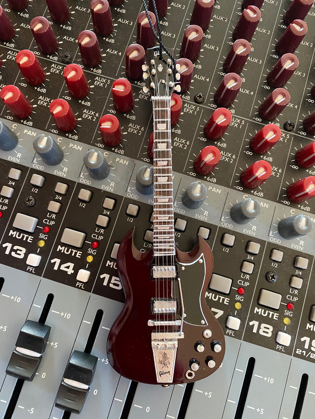 GIBSON® - 1964 SG STANDARD CHERRY - 6" MINI GUITAR ORNAMENT