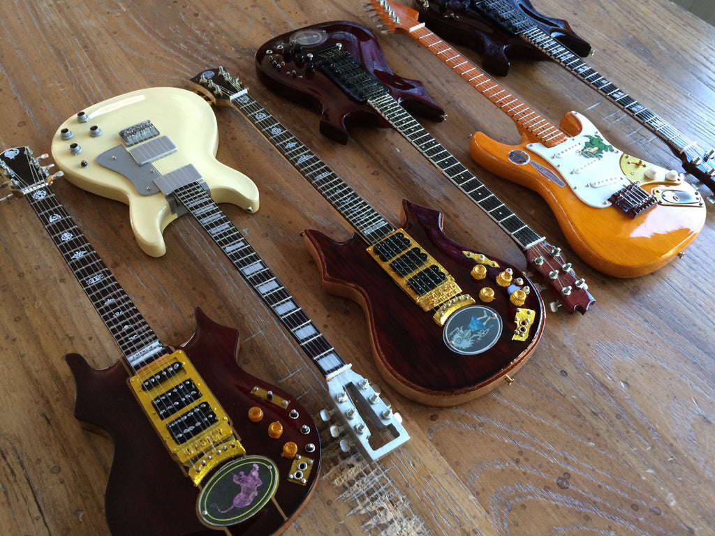JERRY GARCIA™ - TRIBUTE SET OF 6 - MINI GUITAR