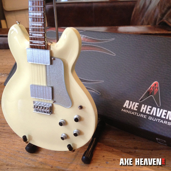 JERRY GARCIA™ - TRAVIS BEAN TB1000A TRIBUTE MINI GUITAR