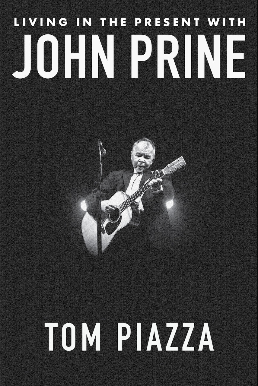 JOHN PRINE - LIVING IN THE PRESENT WITH JOHN PRINE - PAPERBACK - BOOK