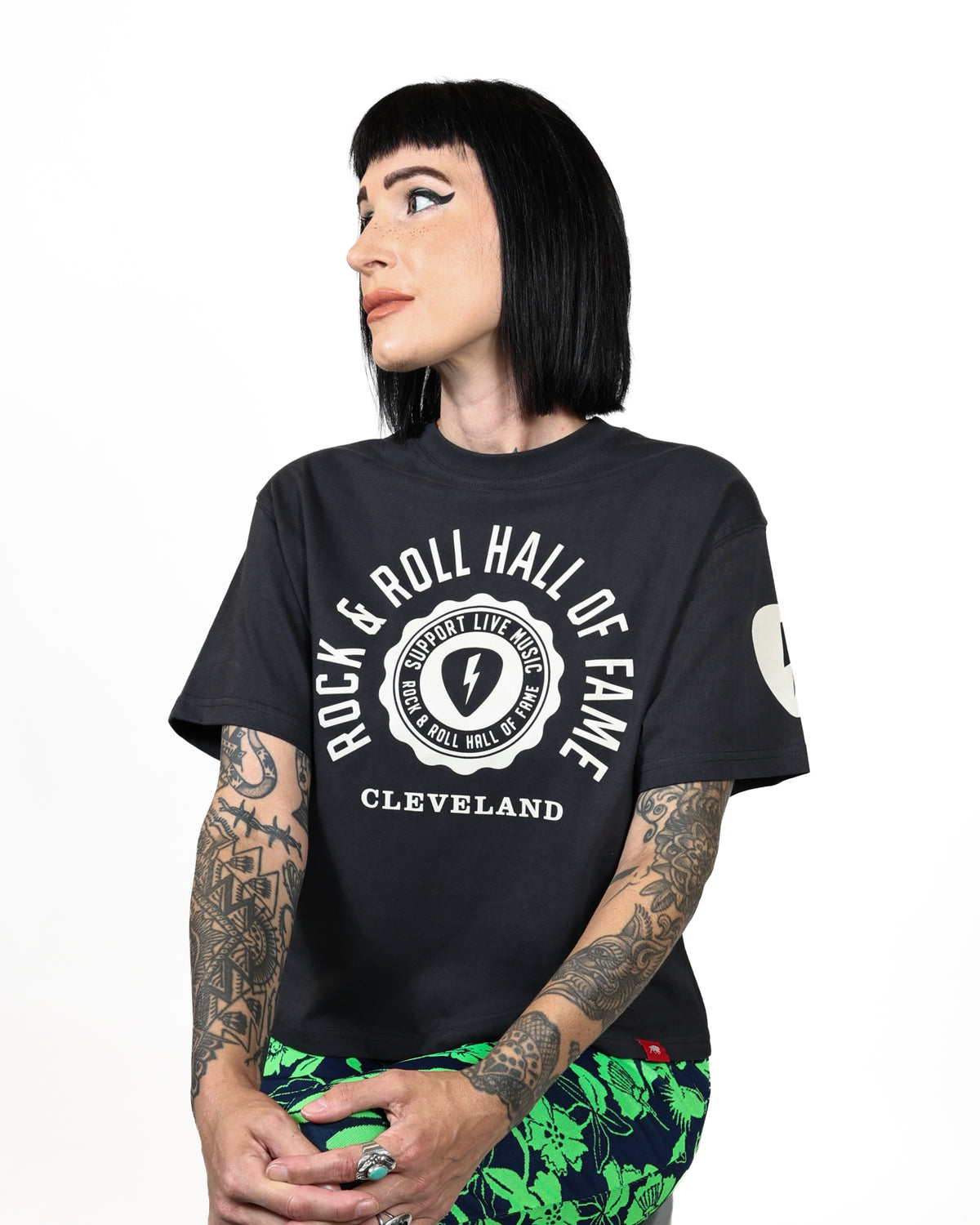 ROCK HALL BOLT PICK CREST COAL FITTED T-SHIRT