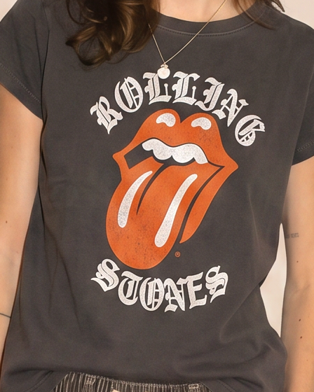 ROLLING STONES - OLD ENGLISH TEE