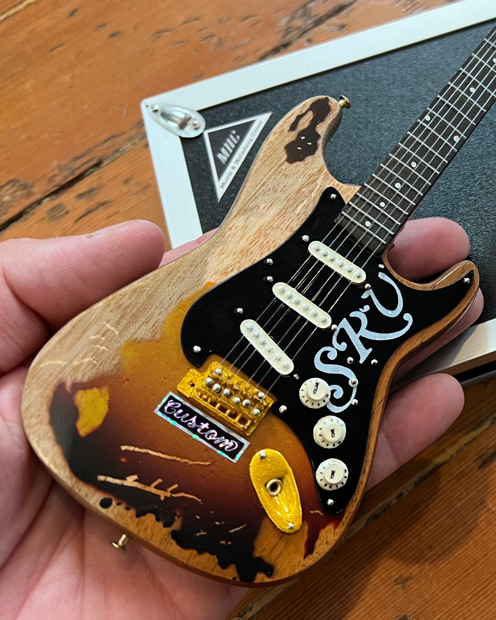 STEVIE RAY VAUGHAN - SRV #1 DISTRESSED FENDER™ STRAT™ - MINI GUITAR & CASE 3