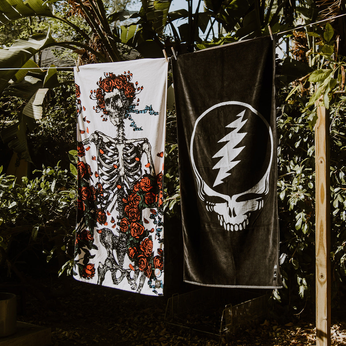 GRATEFUL DEAD x SLOWTIDE - SKULL & ROSES BERTHA BEACH TOWEL