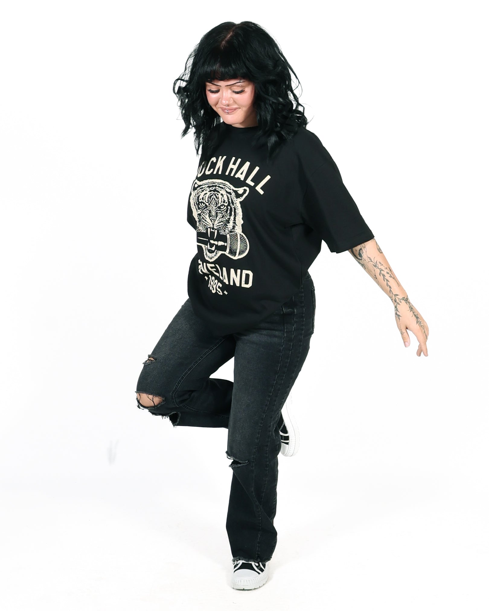 ROCK HALL BLACK TIGER MIC T-SHIRT