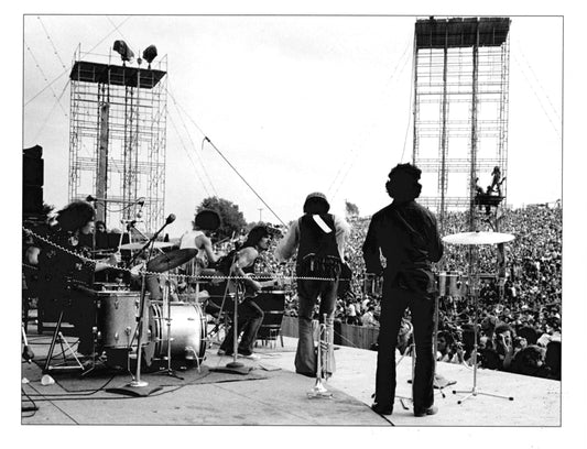 FOTOGRAFÍA DEL BARÓN WOLMAN – SANTANA EN WOODSTOCK, 1969 – SIN FIRMA