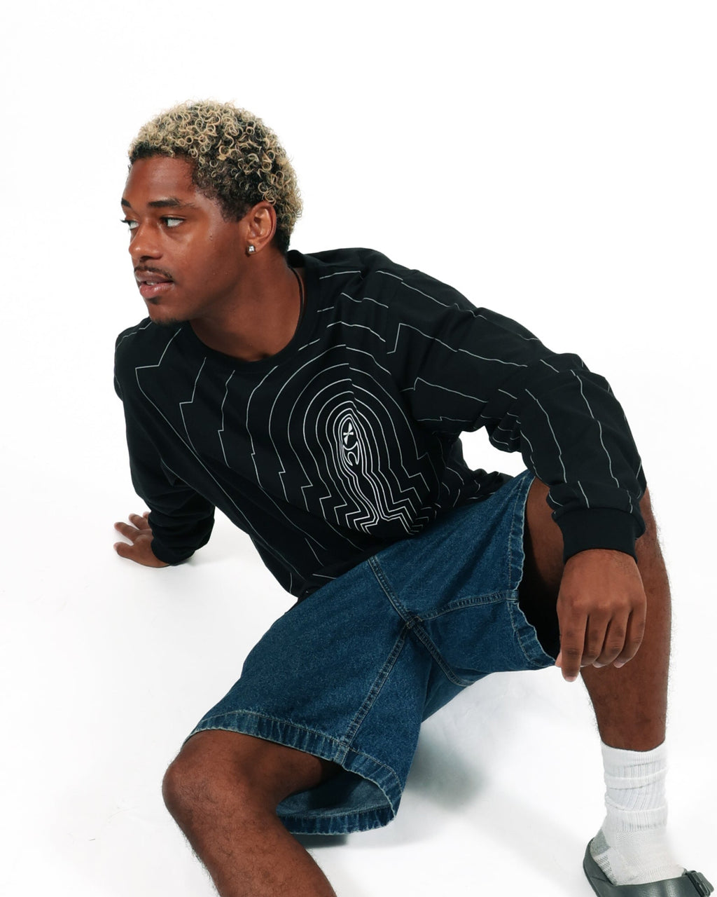 ROCK HALL TROPHY AURA BLEED LONG SLEEVE T-SHIRT