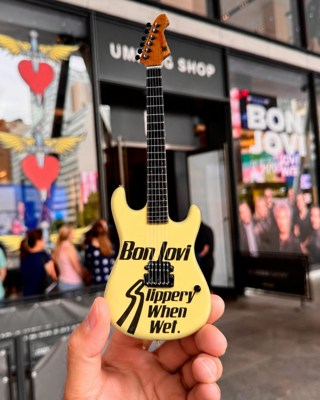 BON JOVI - SLIPPERY WHEN WET - MINI GUITAR