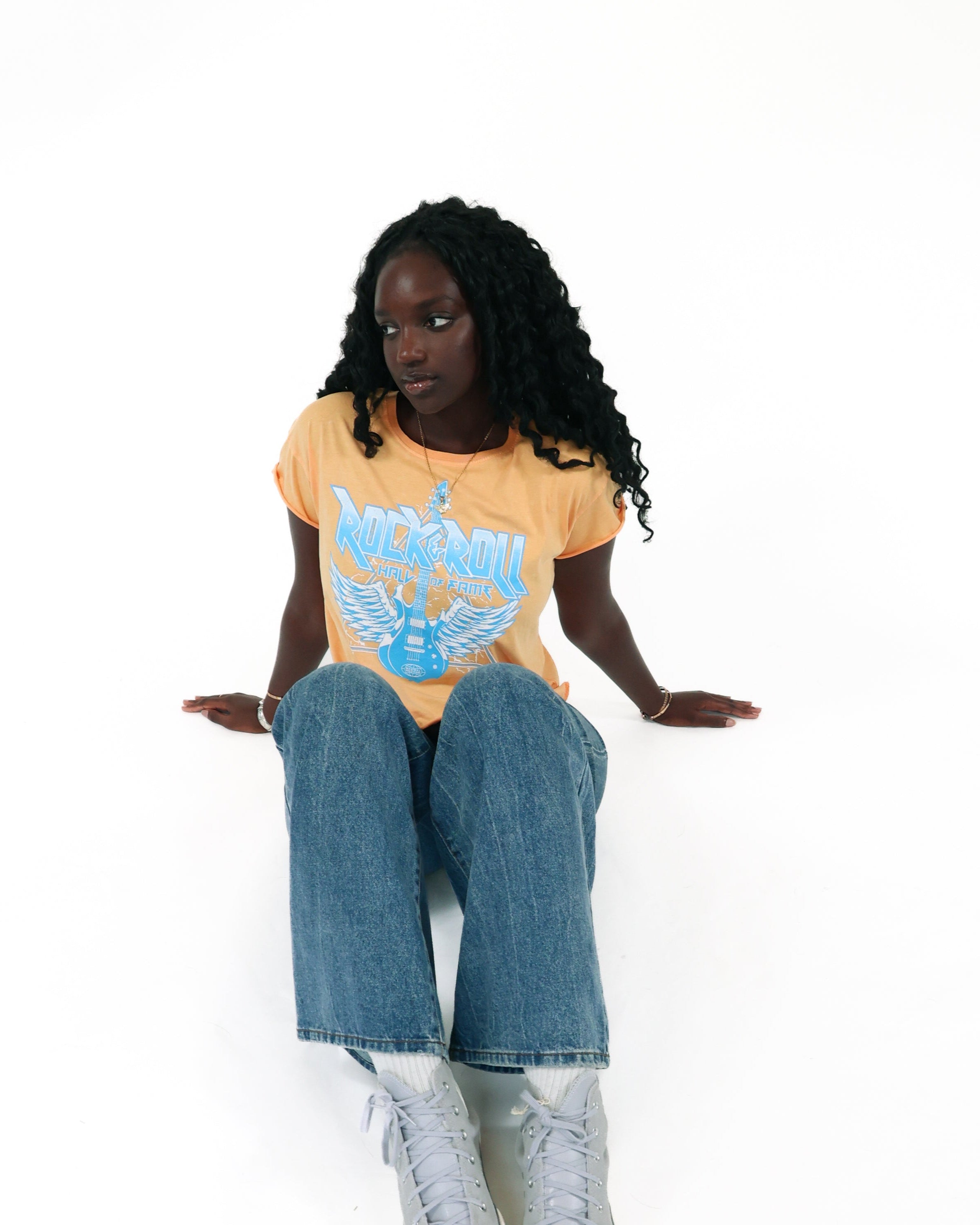 ROCK HALL FEATHERED GUITAR FITTED T-SHIRT